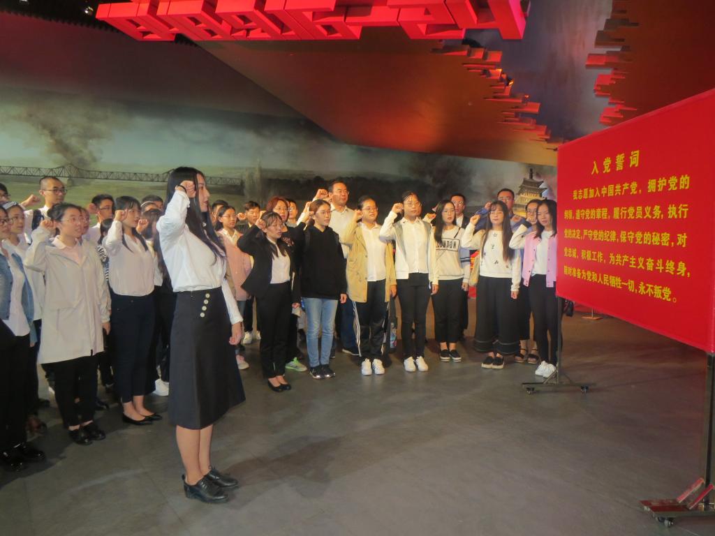 传承革命传统,注入红色基因——新澳彩
开展主题党日活动2.jpg