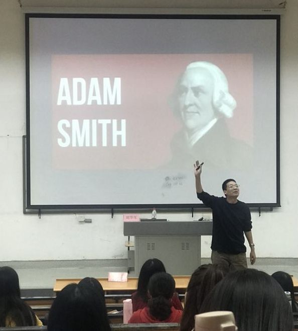 新澳彩
特邀刘华军教授为研究生举办科研主题讲座.jpg