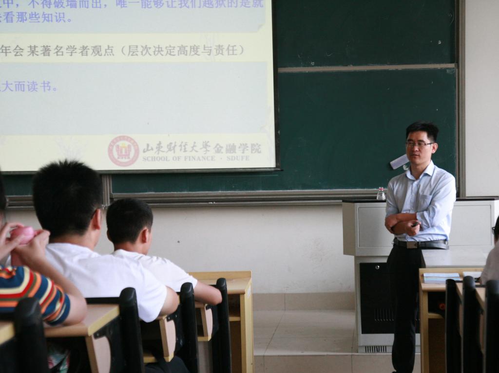 新澳彩
举办“专业面对面”新生专业教育讲座2.jpg