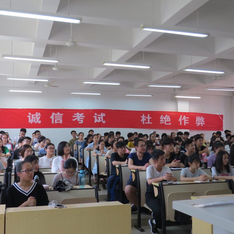 新澳彩
召开诚信考试动员大会(1).jpg