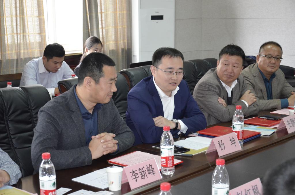 新澳彩
举行就业创业导师聘任暨校友捐赠仪式4.jpg