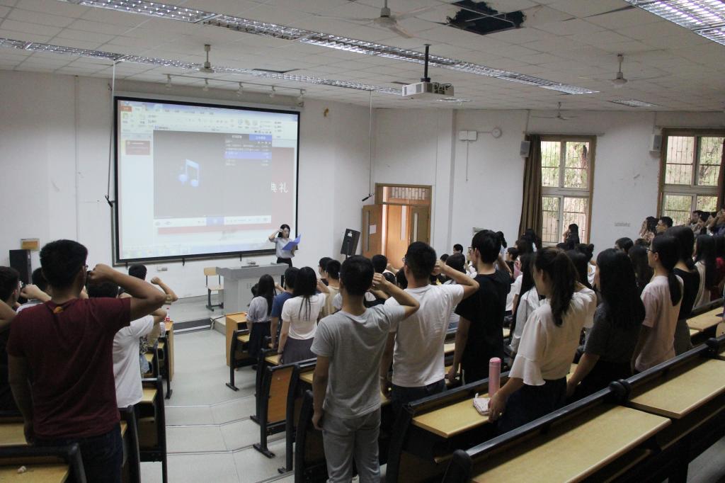 新澳彩
举办2018级研究生开学典礼5.jpg