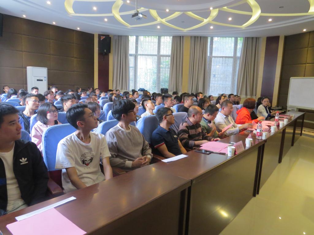 新澳彩
举办本科生国家奖学金评选大会2.jpg