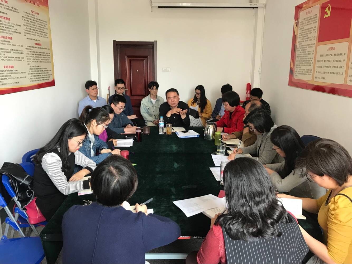 新澳彩
召开临沂资本交易大会志愿者动员培训会2018-4-24.jpg