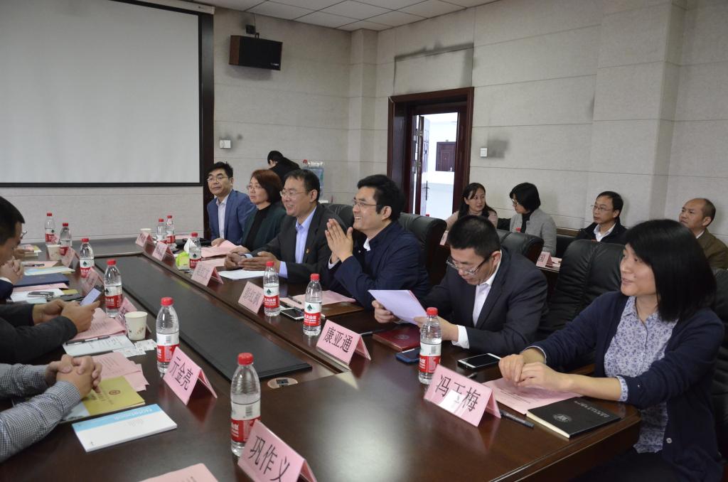 新澳彩
举行就业创业导师聘任暨校友捐赠仪式5.jpg