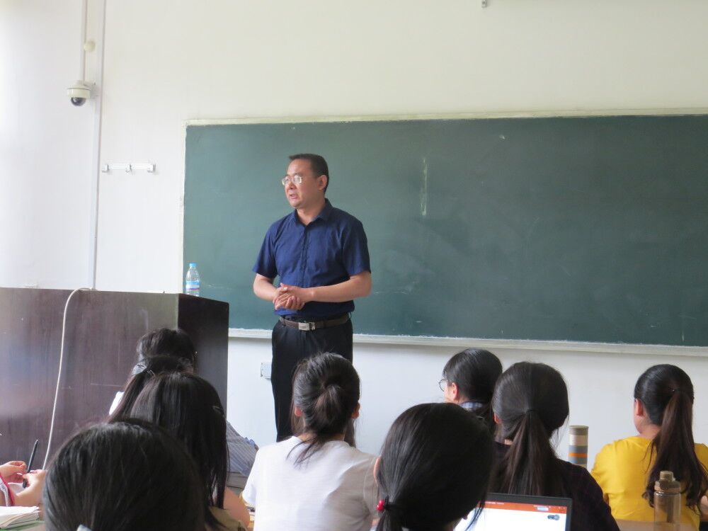 新澳彩
举行创青春志愿者岗前动员大会1.jpg